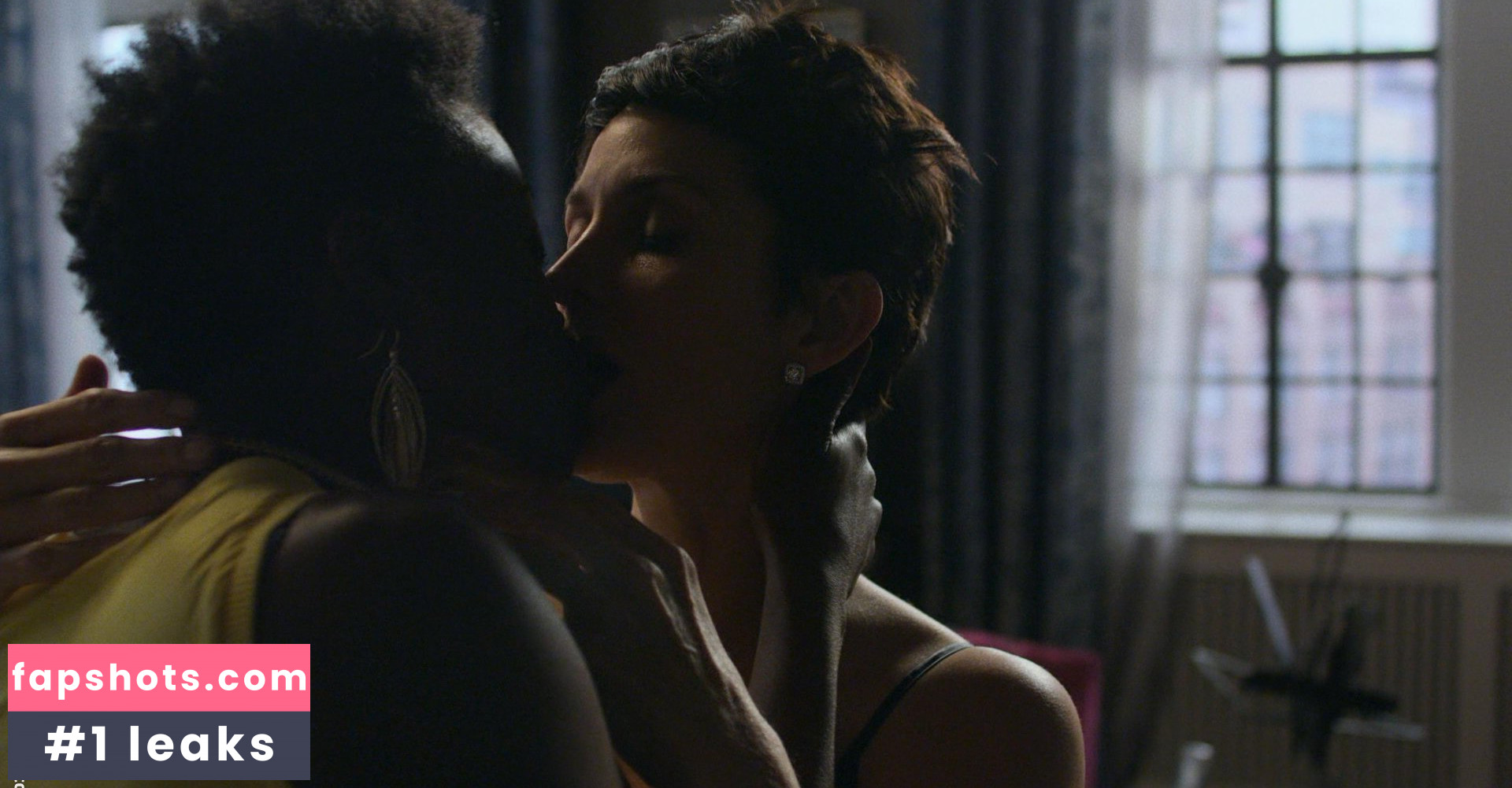 Carrie-Anne Moss gallery photo #105