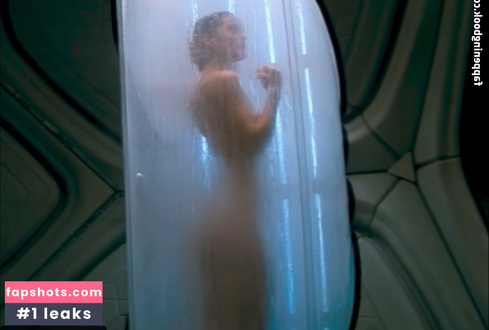 Carrie-Anne Moss gallery photo #9