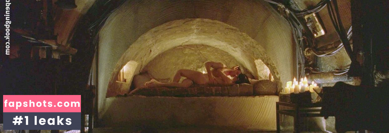 Carrie-Anne Moss gallery photo #91