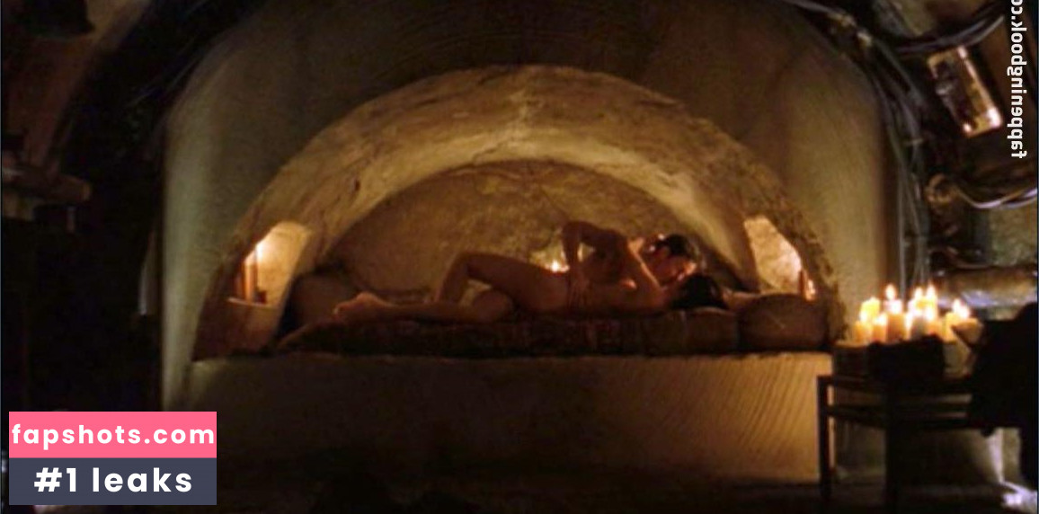 Carrie-Anne Moss gallery photo #92