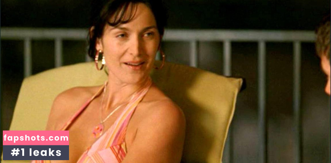 Carrie-Anne Moss gallery photo #97