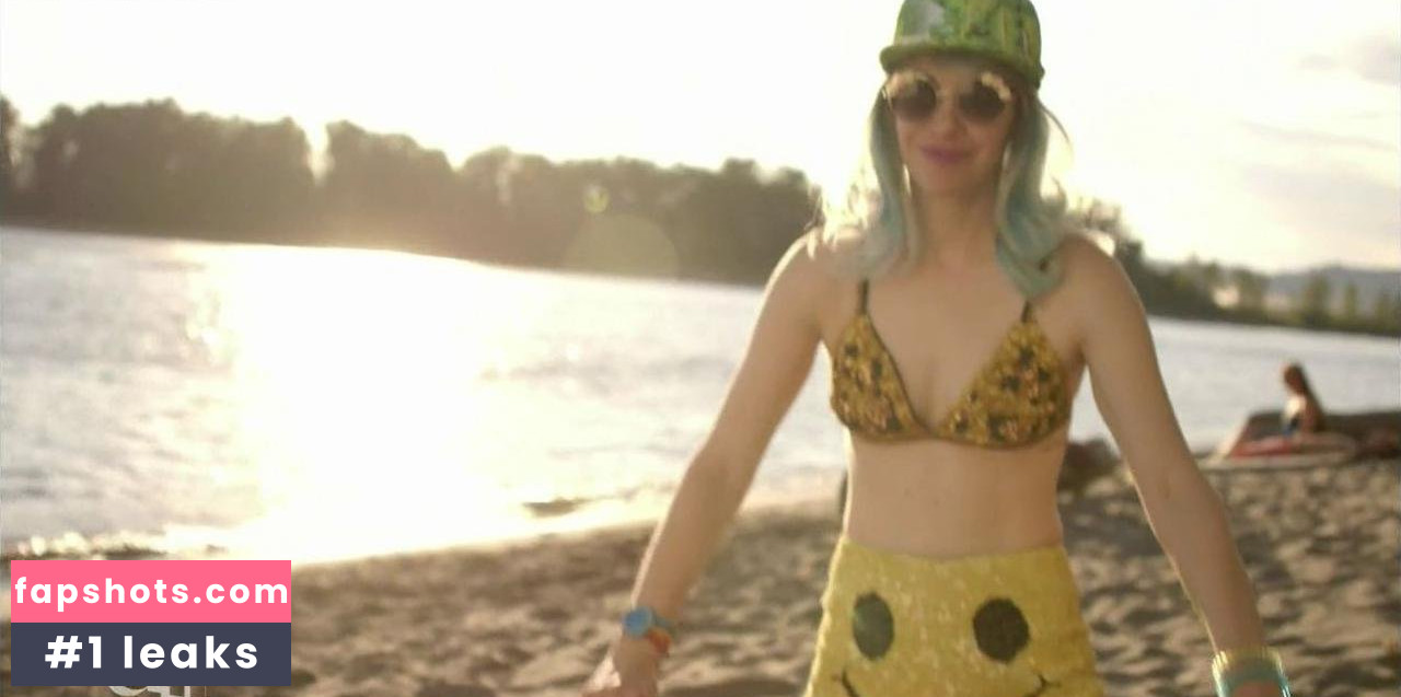 Carrie Brownstein Nude Leaks OnlyFans Photos #14 - LeakJerk