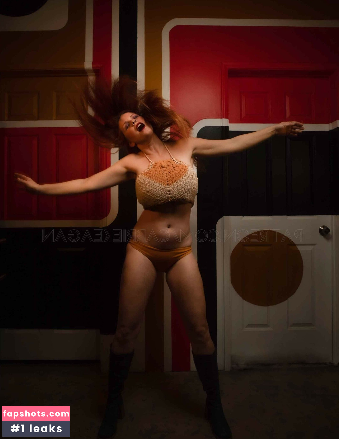 Carrie Keagen gallery photo #6