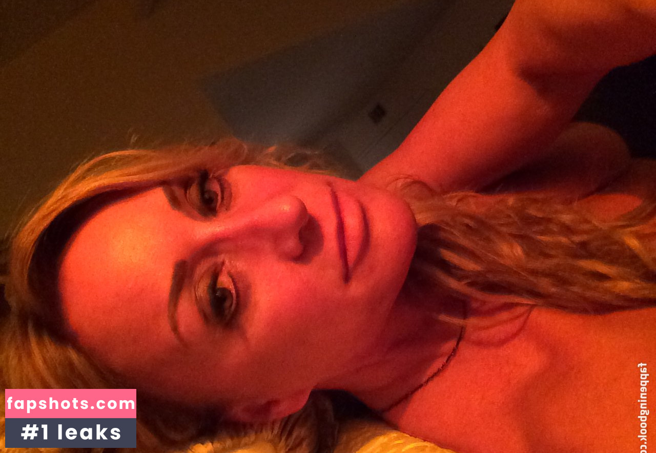 Carrie Michalka gallery photo #24