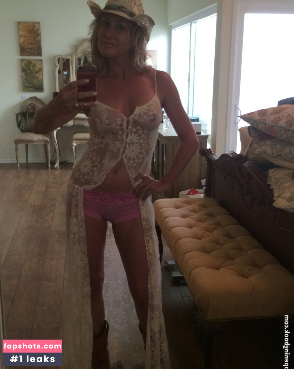 Carrie Michalka gallery photo #4