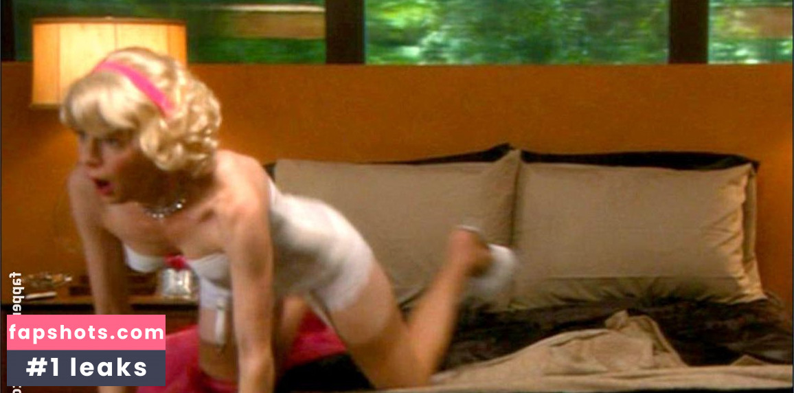 Carrie Preston gallery photo #14