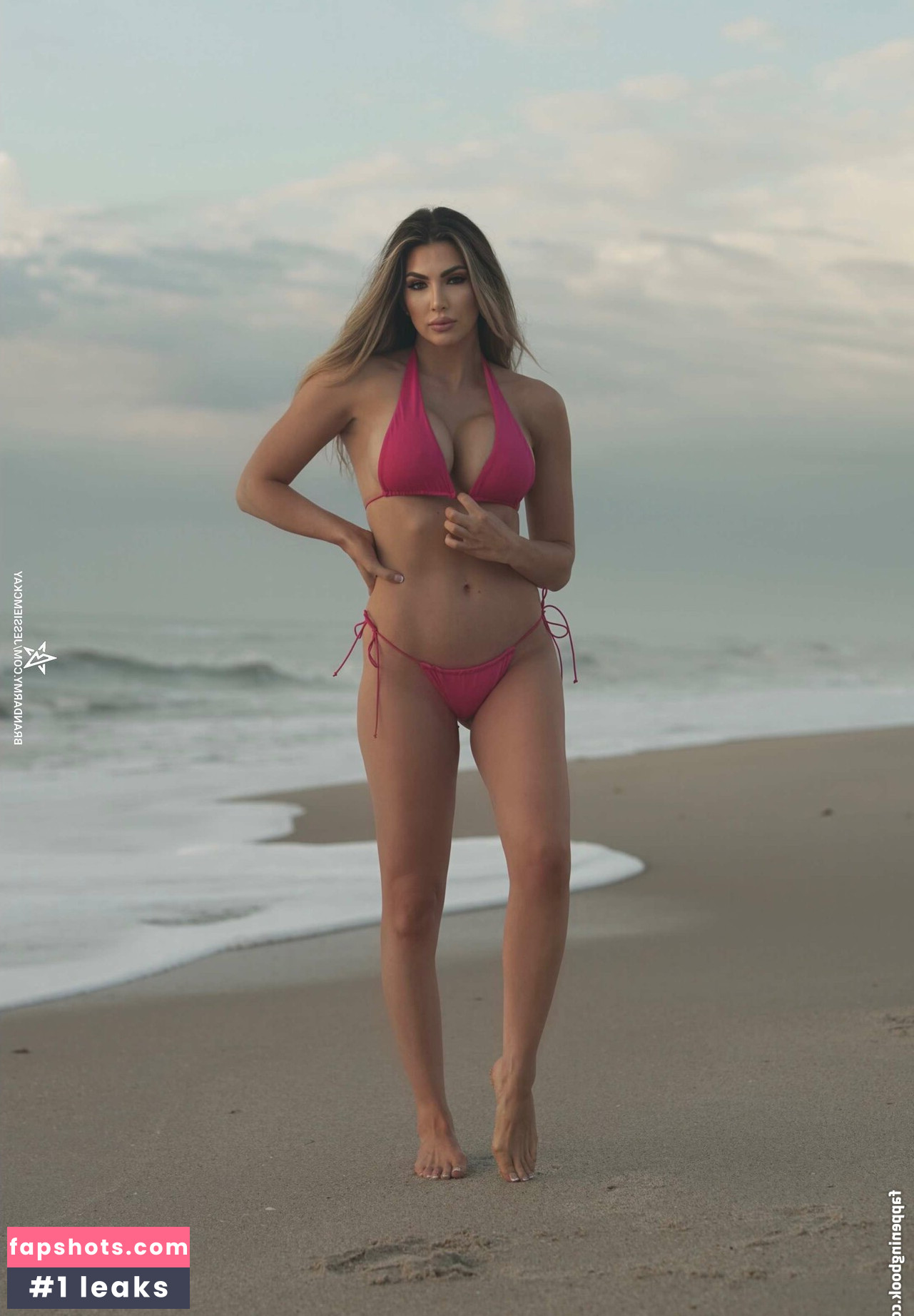 Cassie Lee gallery photo #285