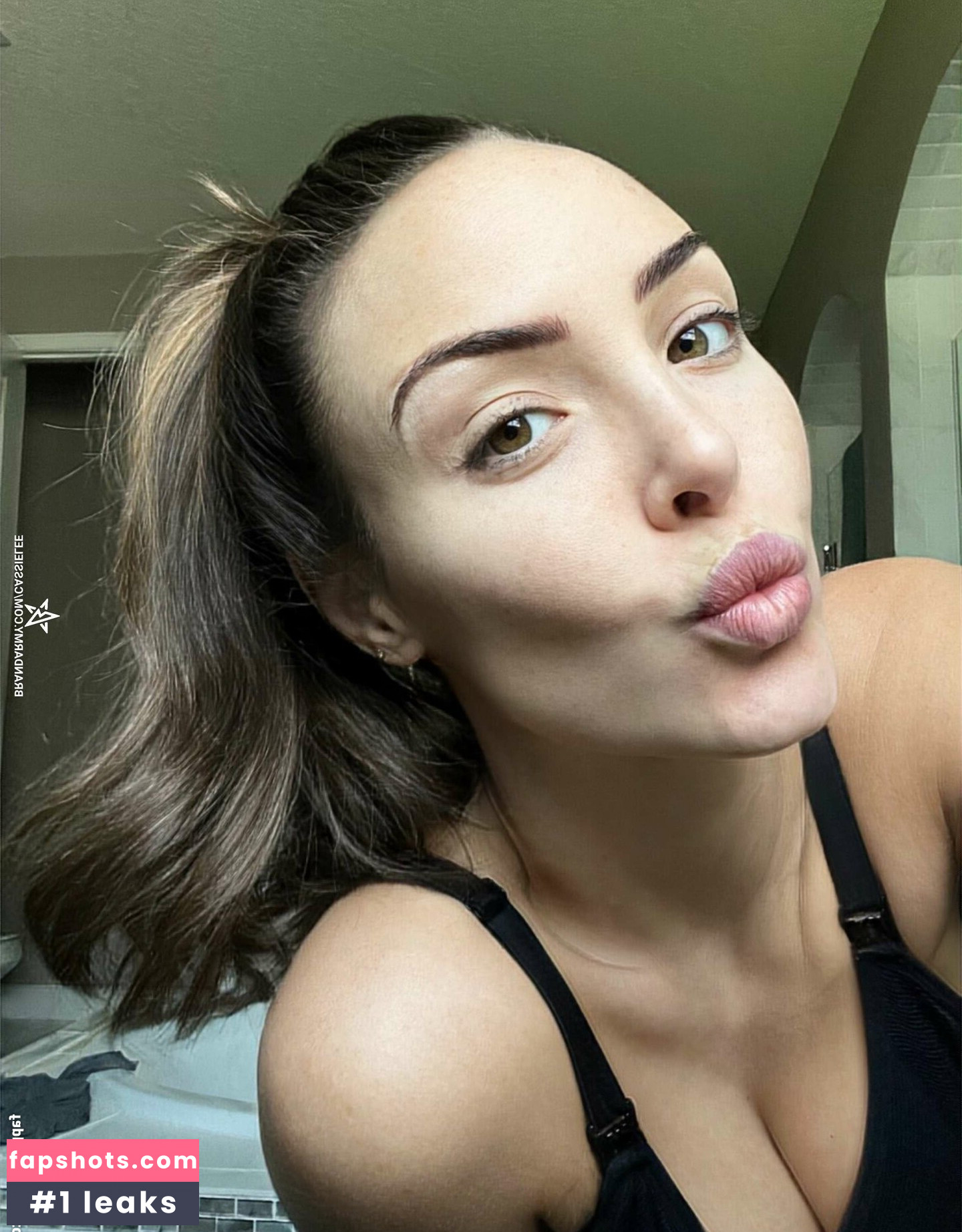 Cassie Lee gallery photo #683