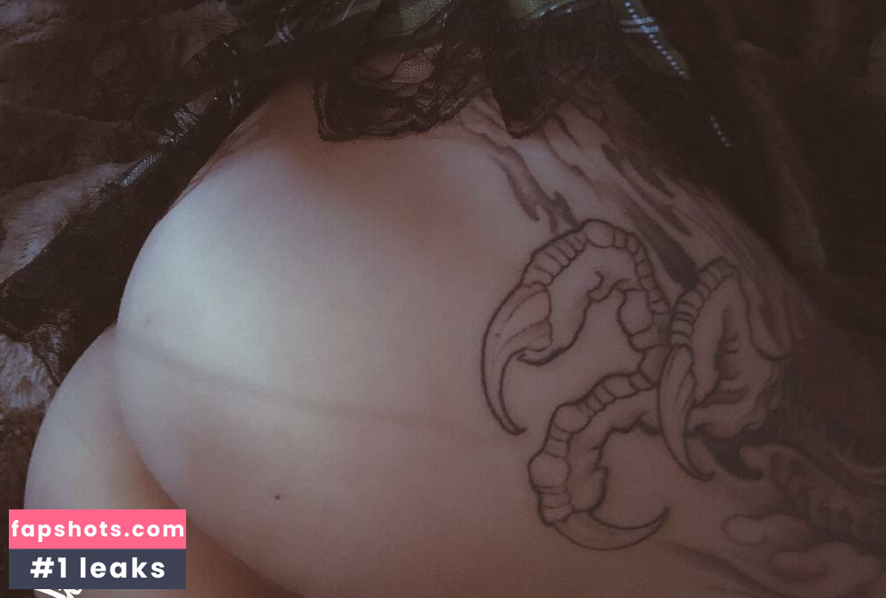 Cassie Vanity gallery photo #17