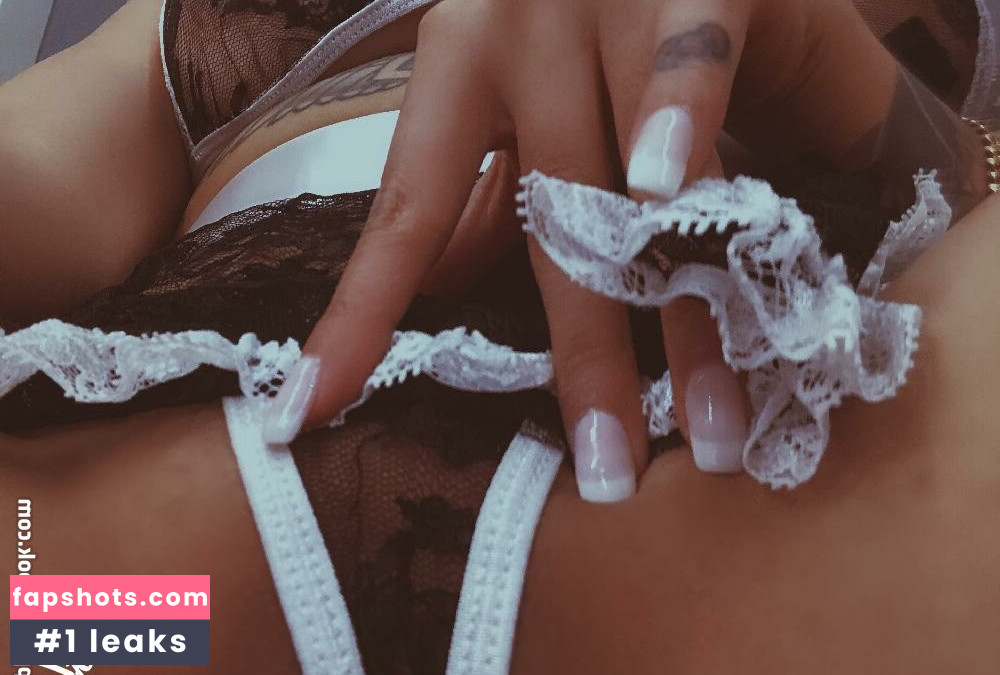 Cassie Vanity gallery photo #10