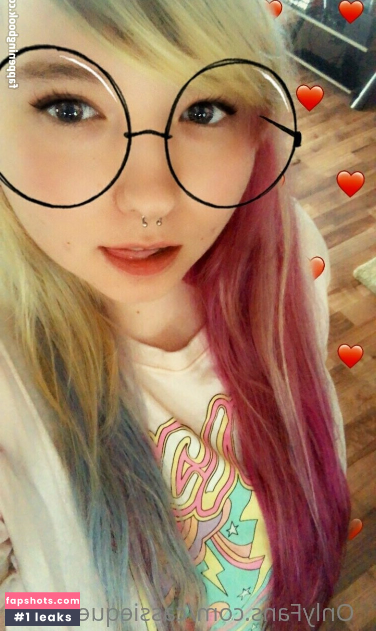 cassiequeenboo gallery photo #17