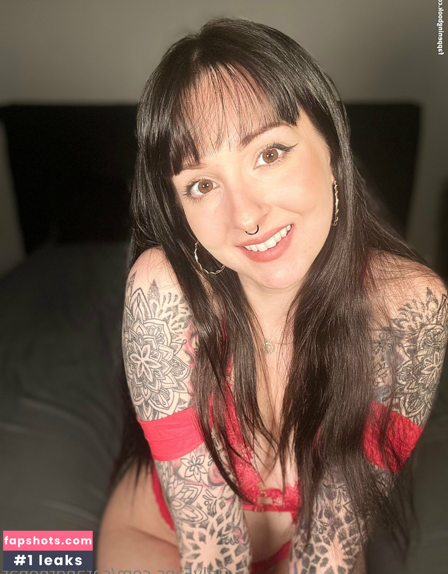 Catandthebat nude babe gallery