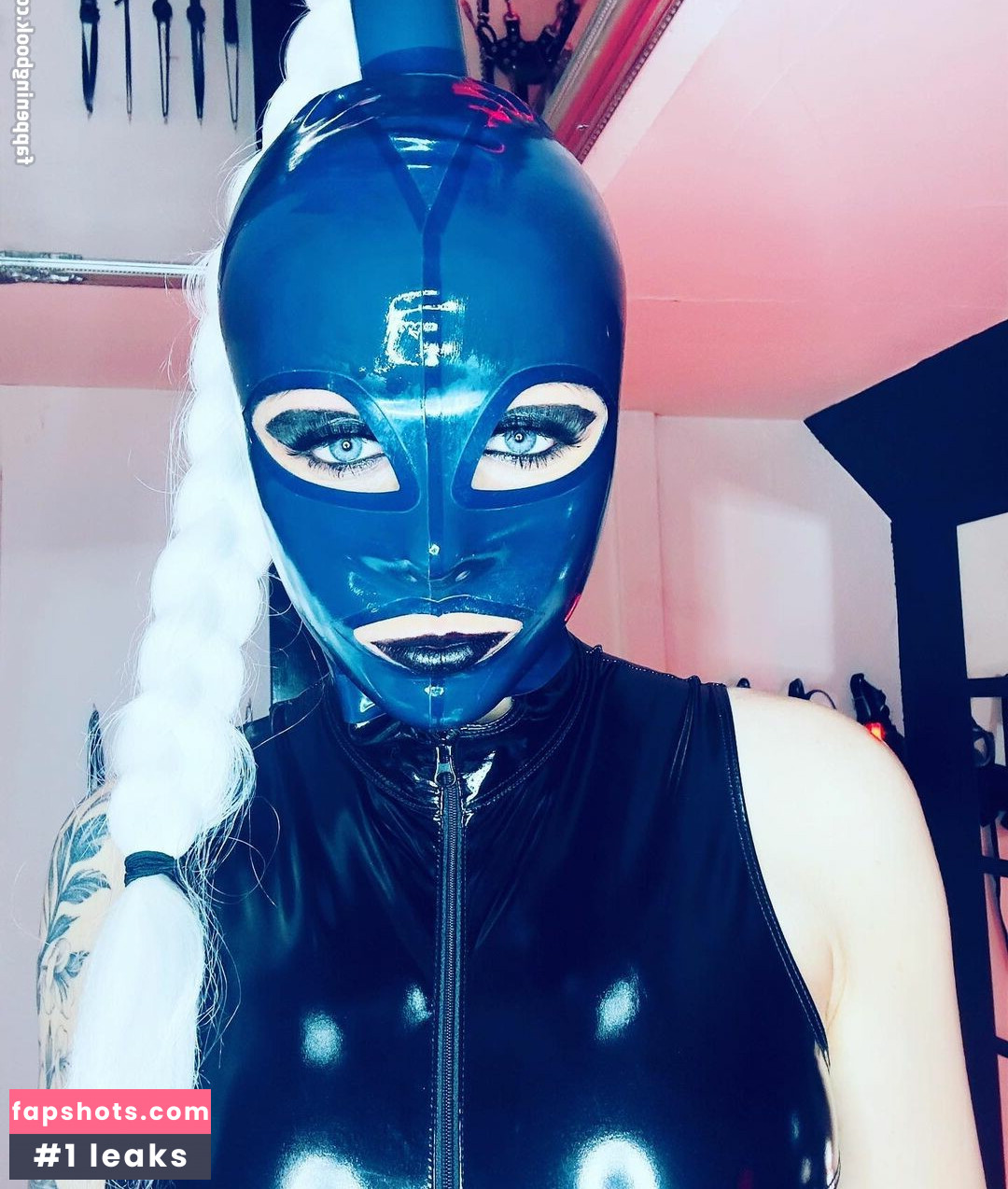 Cath28 gallery photo #32