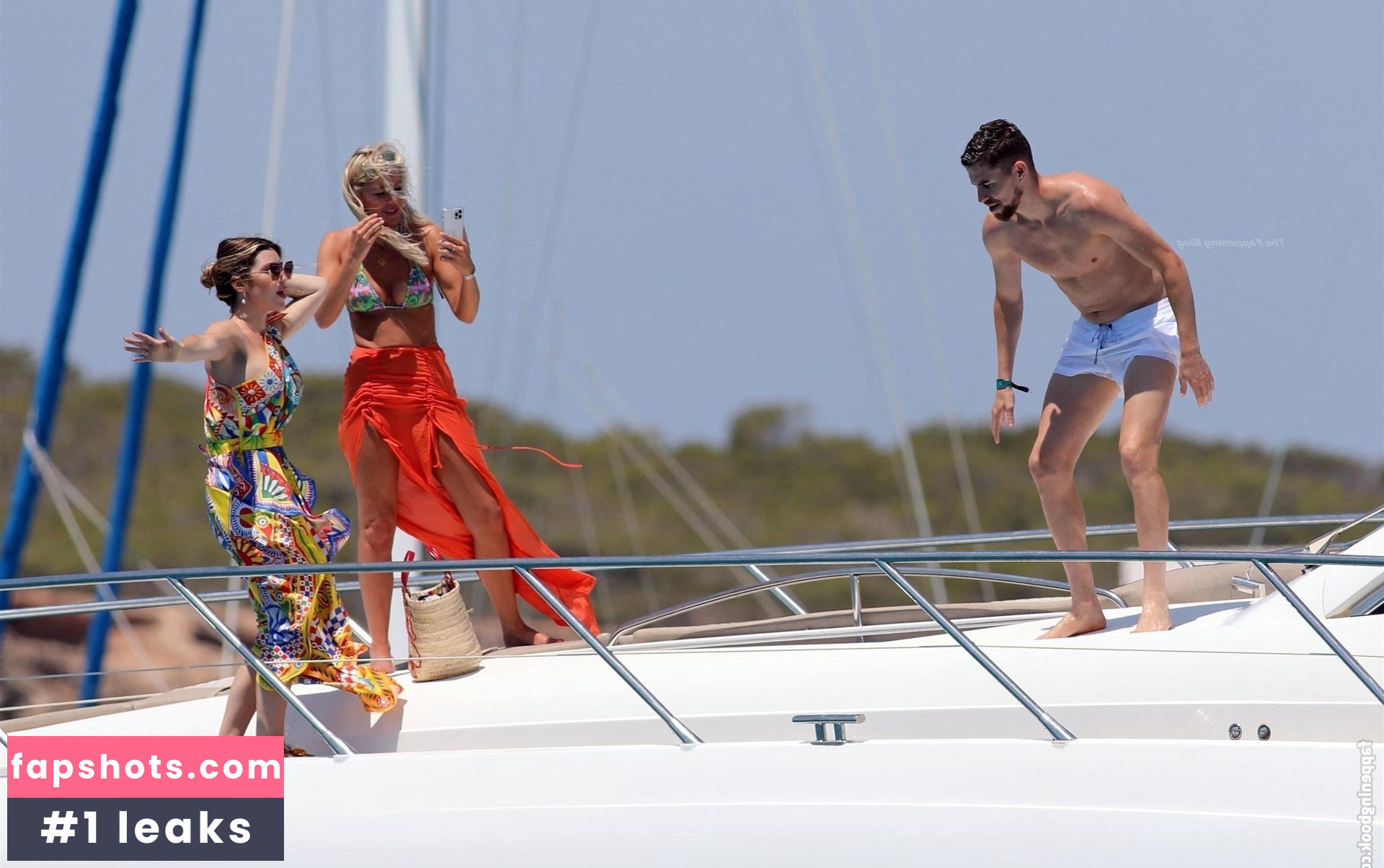 Catherine Harding gallery photo #33