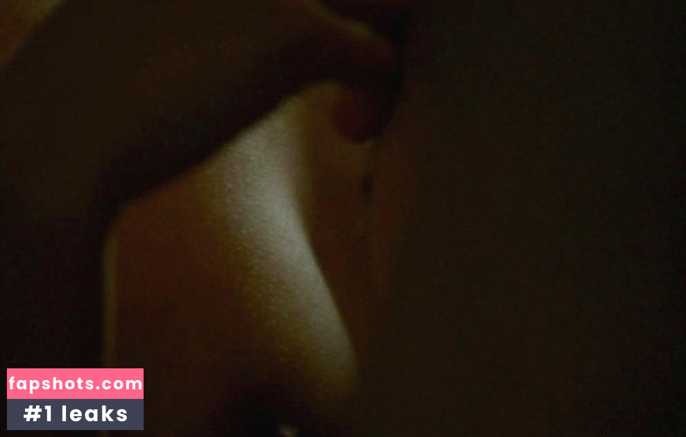 Catherine Walker gallery photo #19