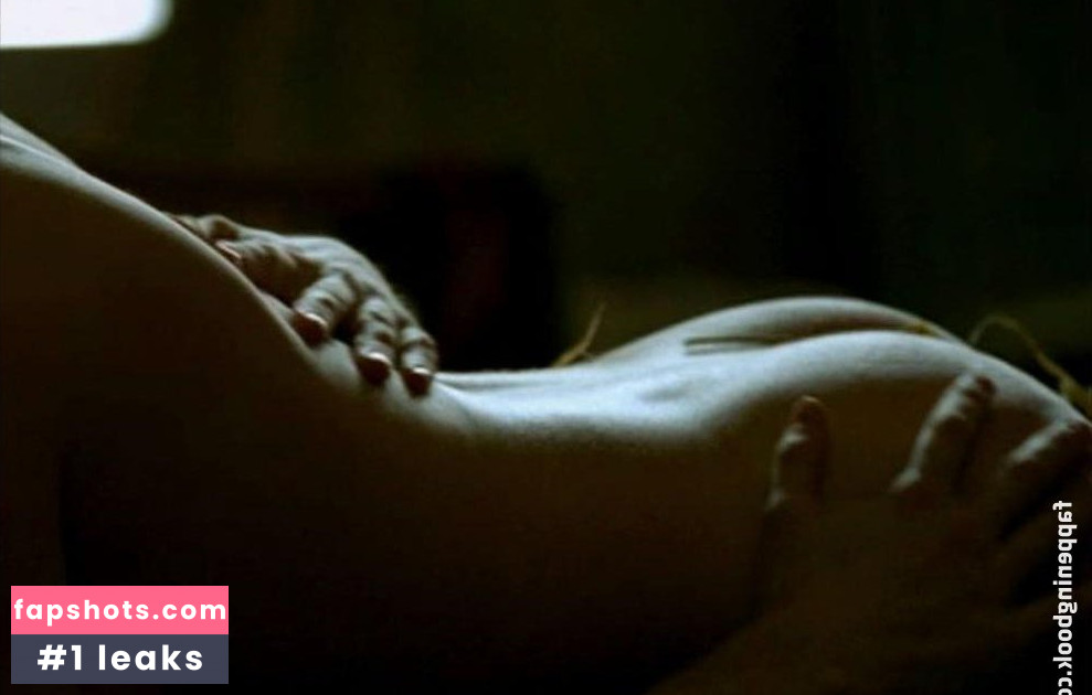 Catherine Walker gallery photo #25