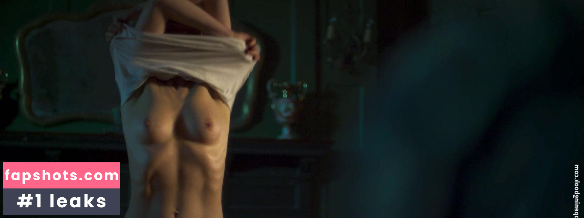 Catherine Walker gallery photo #32