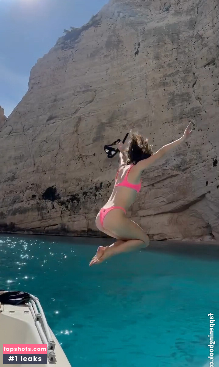 Catie Munnings gallery photo #18