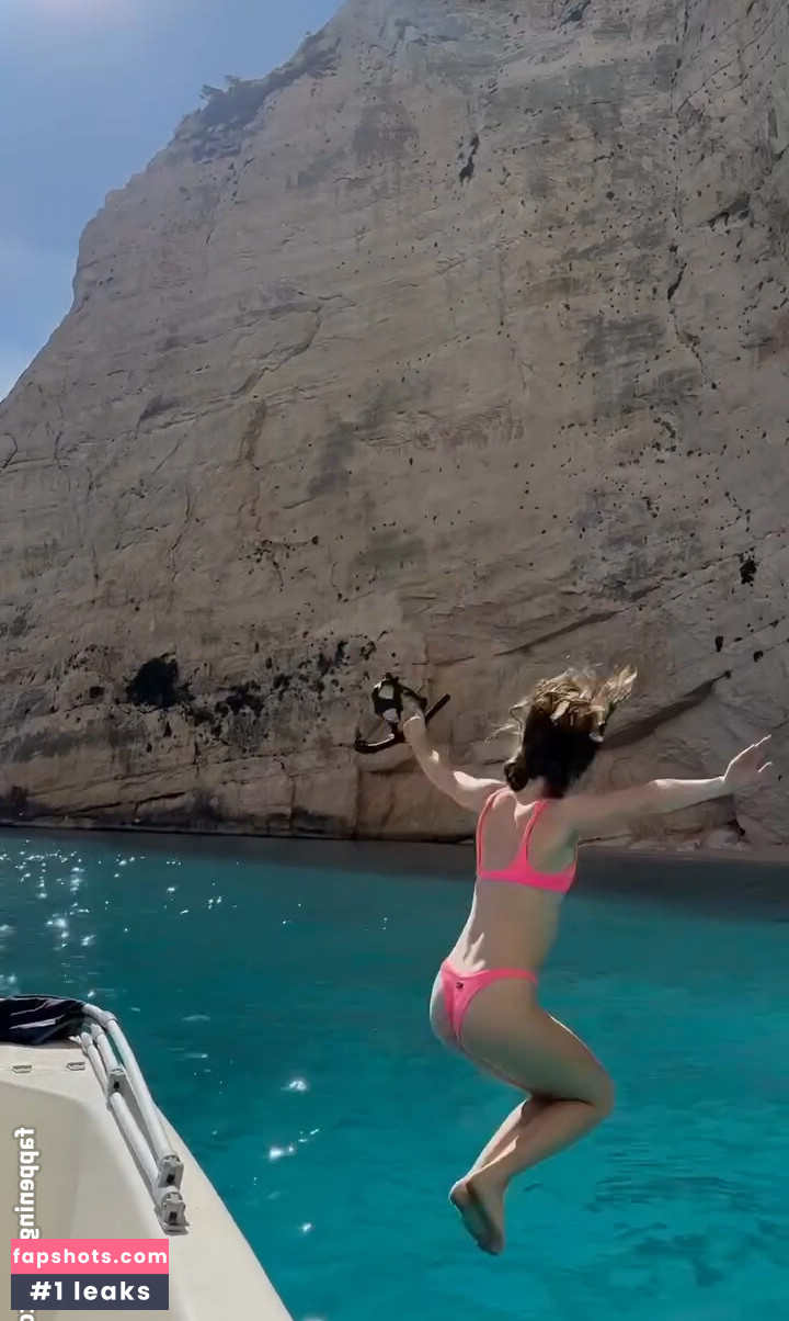 Catie Munnings gallery photo #19