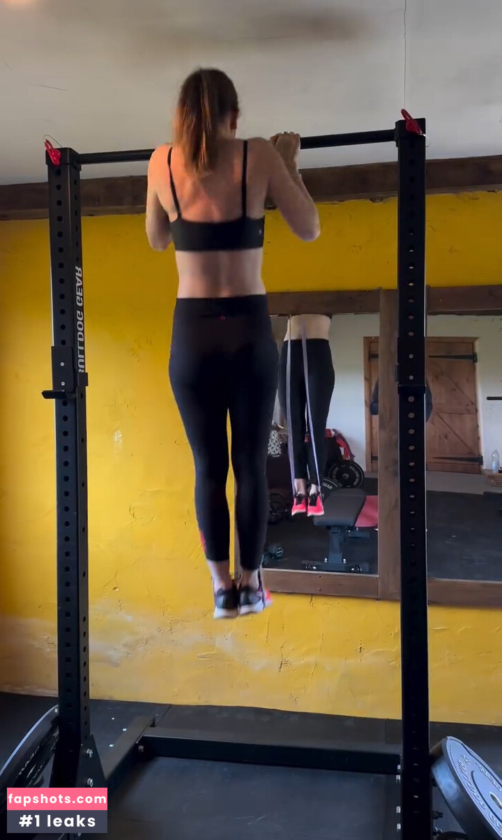 Catie Munnings gallery photo #3