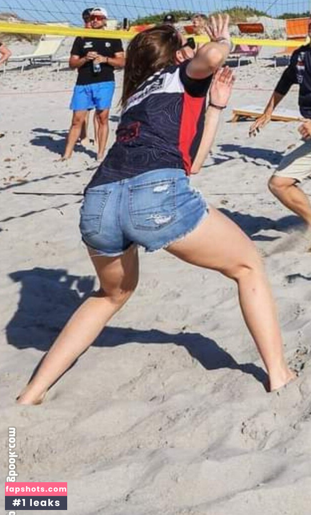 Catie Munnings gallery photo #24