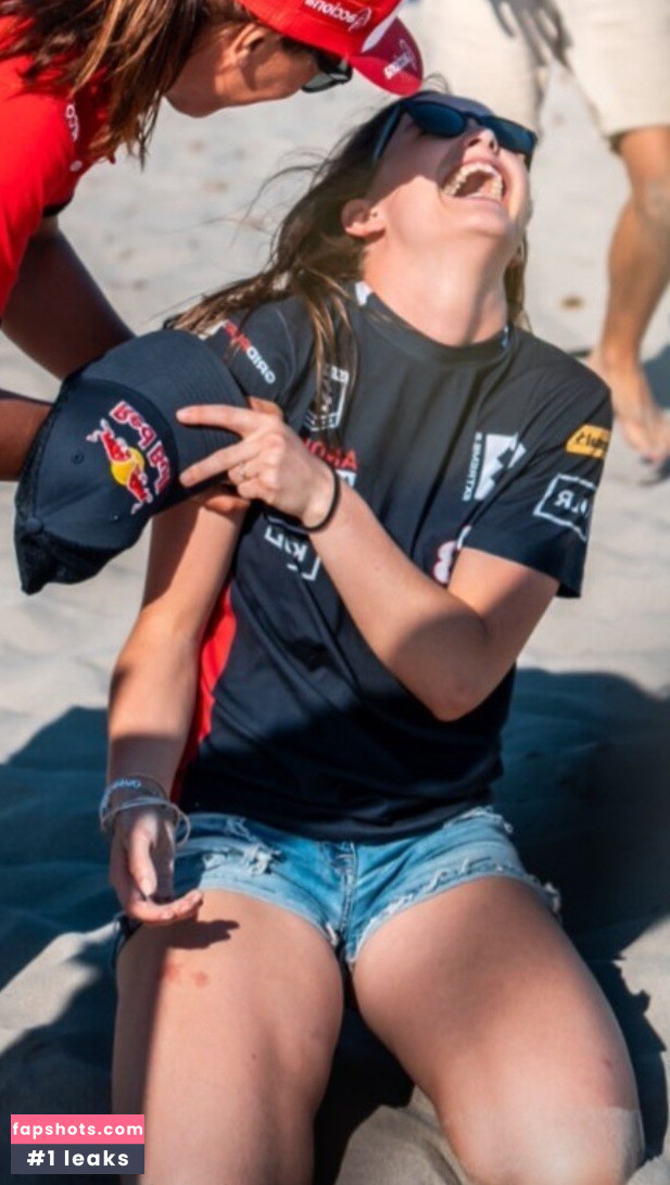 Catie Munnings gallery photo #27