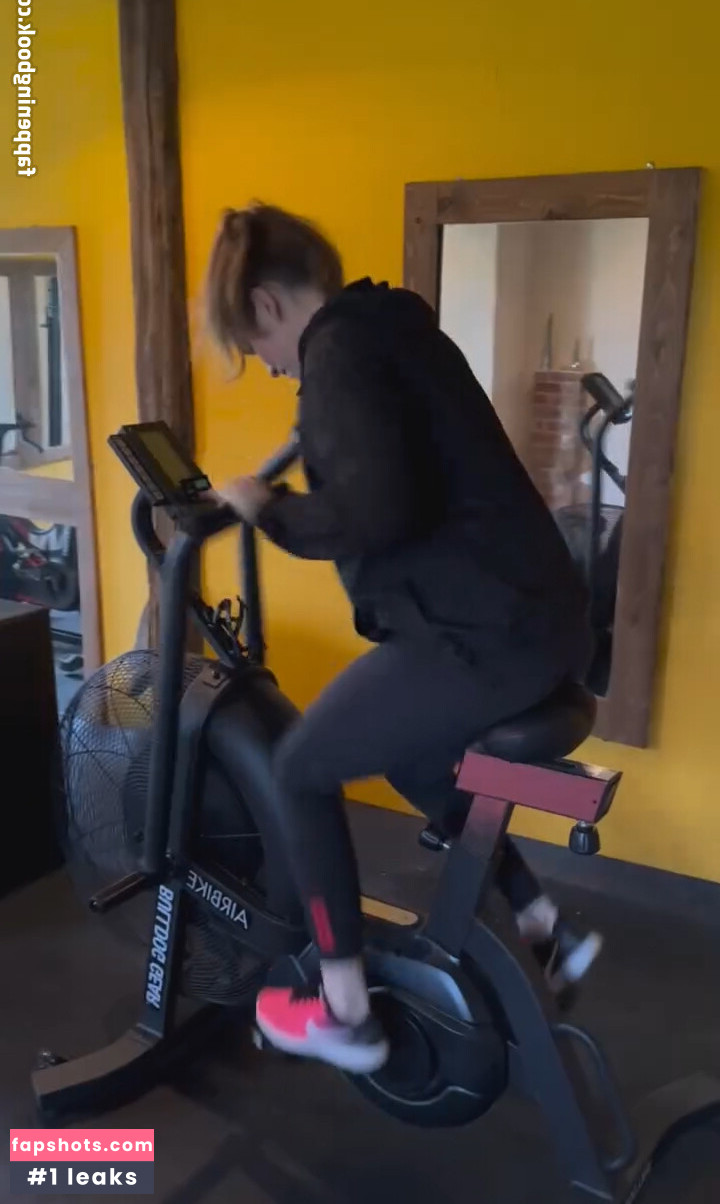 Catie Munnings gallery photo #4