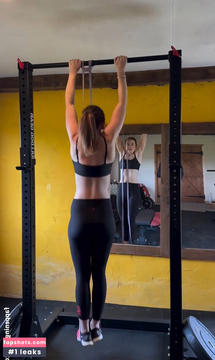 Catie Munnings gallery photo #5