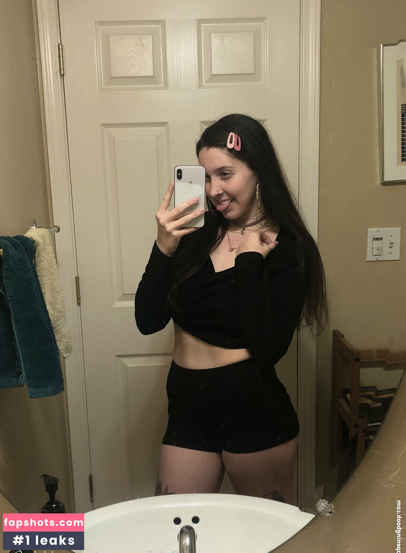 catsanddabsfree nude babe gallery