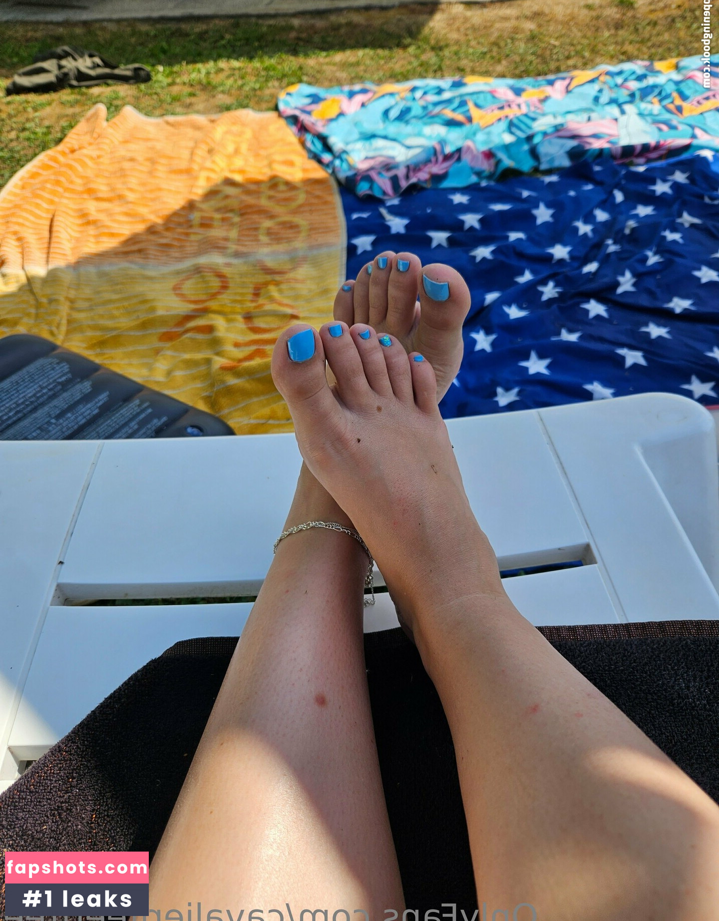 cavalierifeetfree gallery photo #41