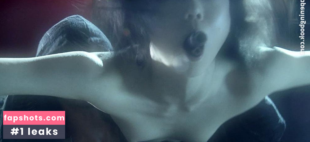 Cay Izumi gallery photo #4