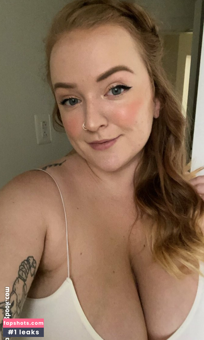 Cayley M gallery photo #4