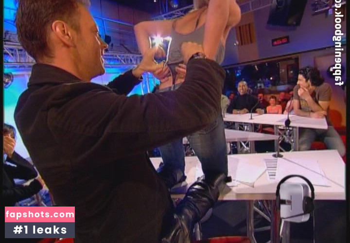 Cécile De Ménibus gallery photo #3