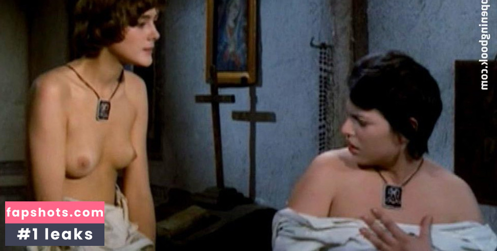 Cecilia Pezet nude babe gallery