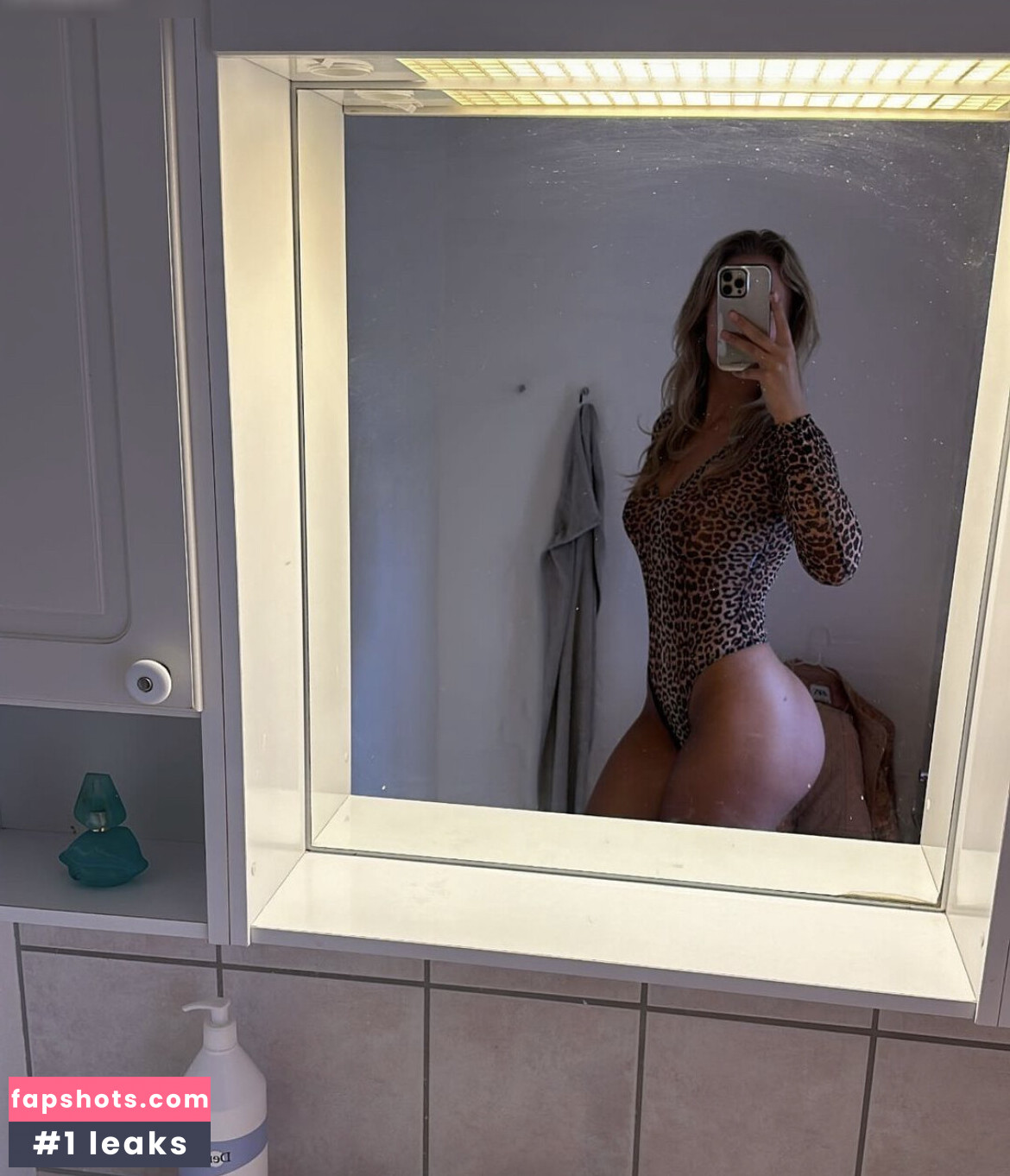 Cecilie Hoyer gallery photo #24