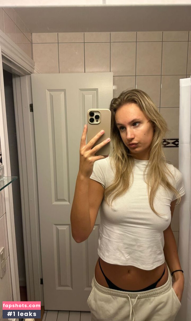 Cecilie Hoyer gallery photo #6