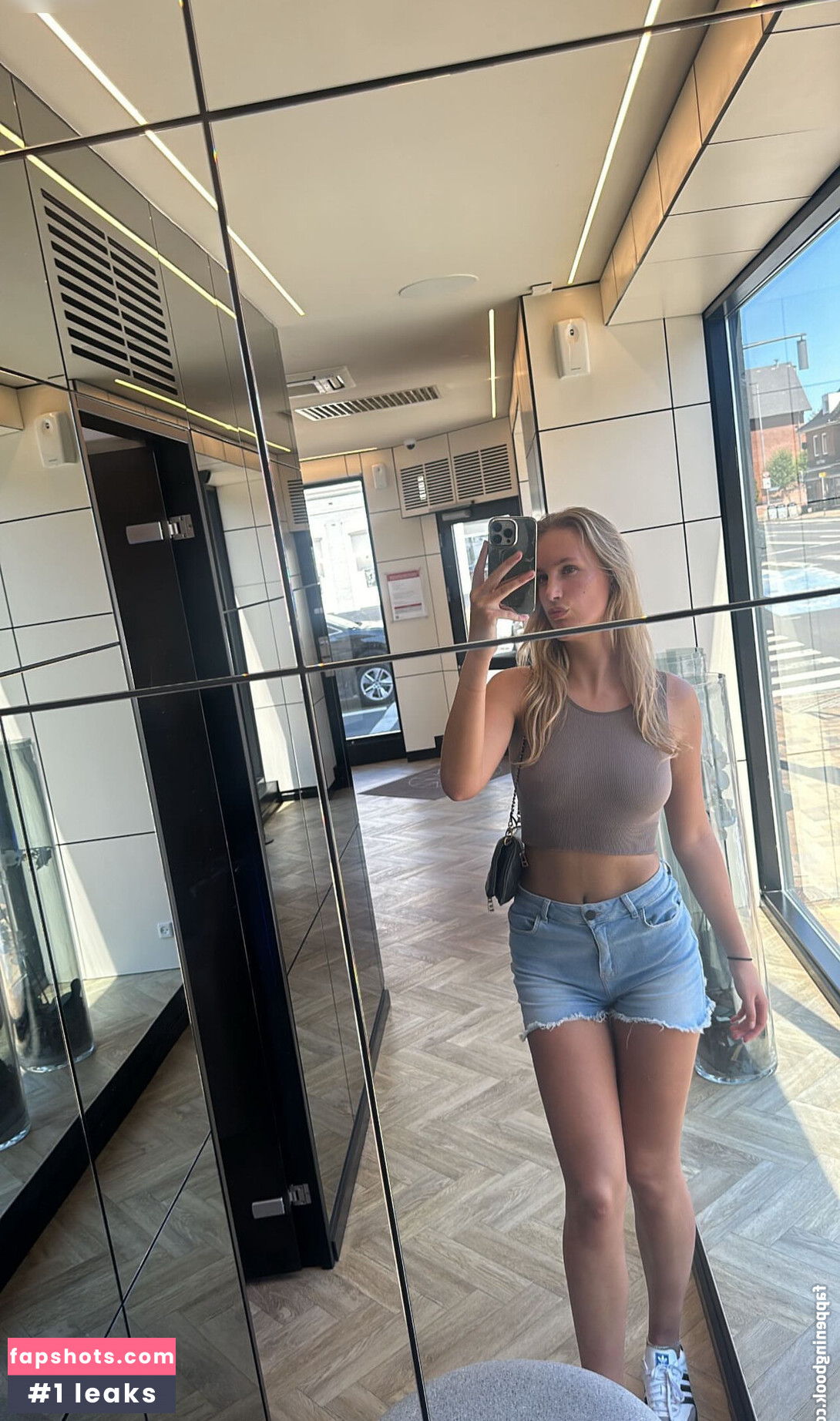 Cecilie Hoyer gallery photo #10