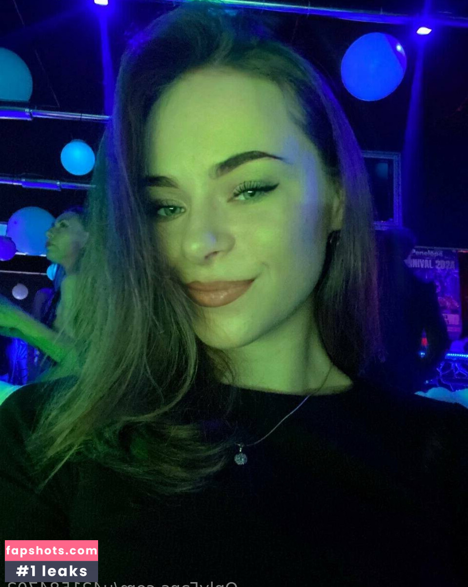 celestial_zoe gallery photo #6