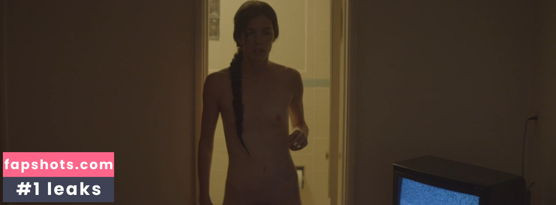 Celia Rowlson-Hall gallery photo #5