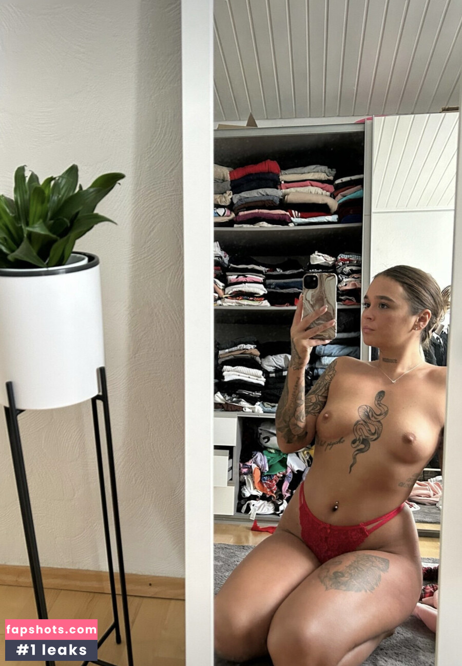 Celina Pop gallery photo #31