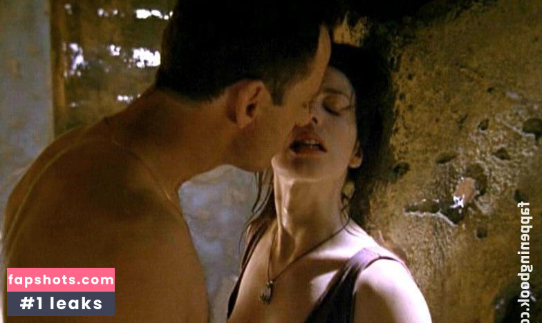 Céline Bonnier gallery photo #14