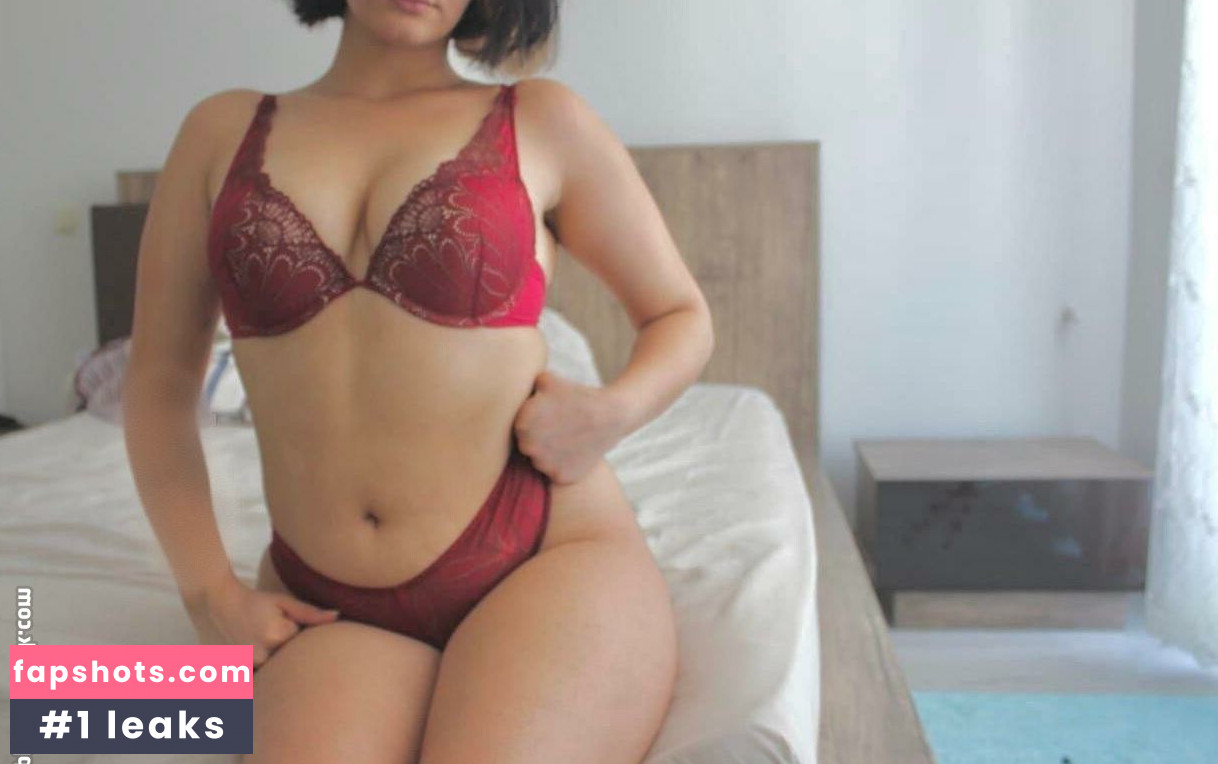 Celine Cinnamon gallery photo #21