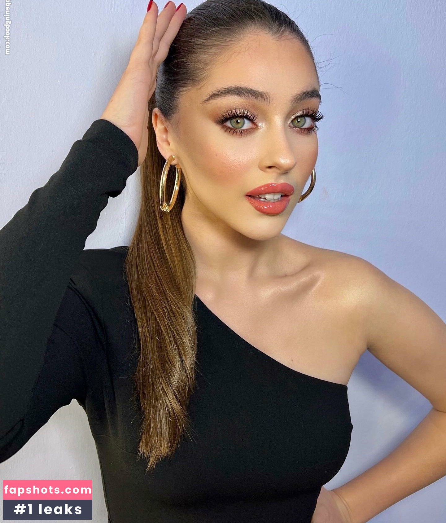 Cemre Baysel gallery photo #4