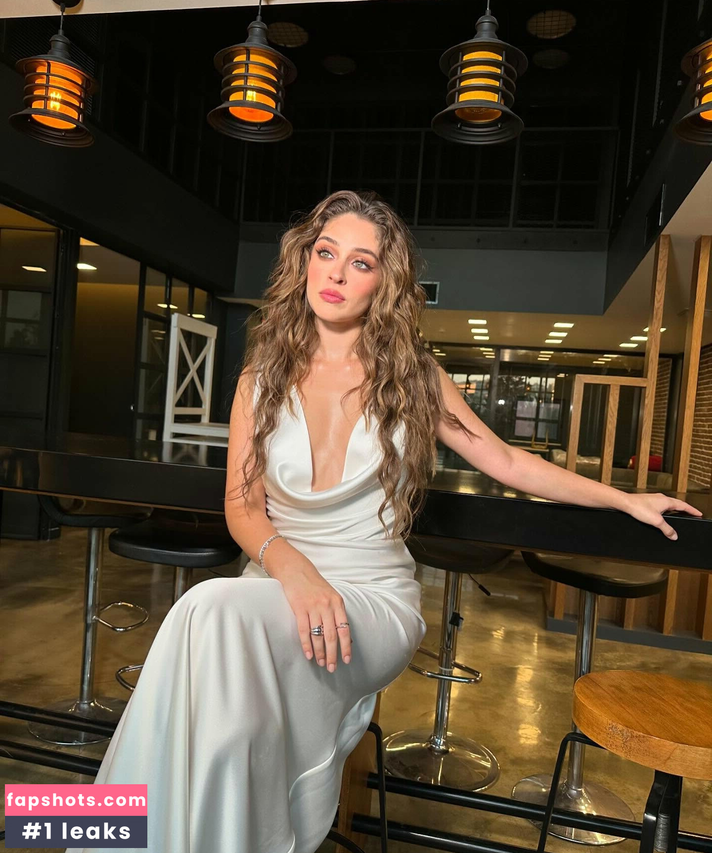 Cemre Baysel gallery photo #5