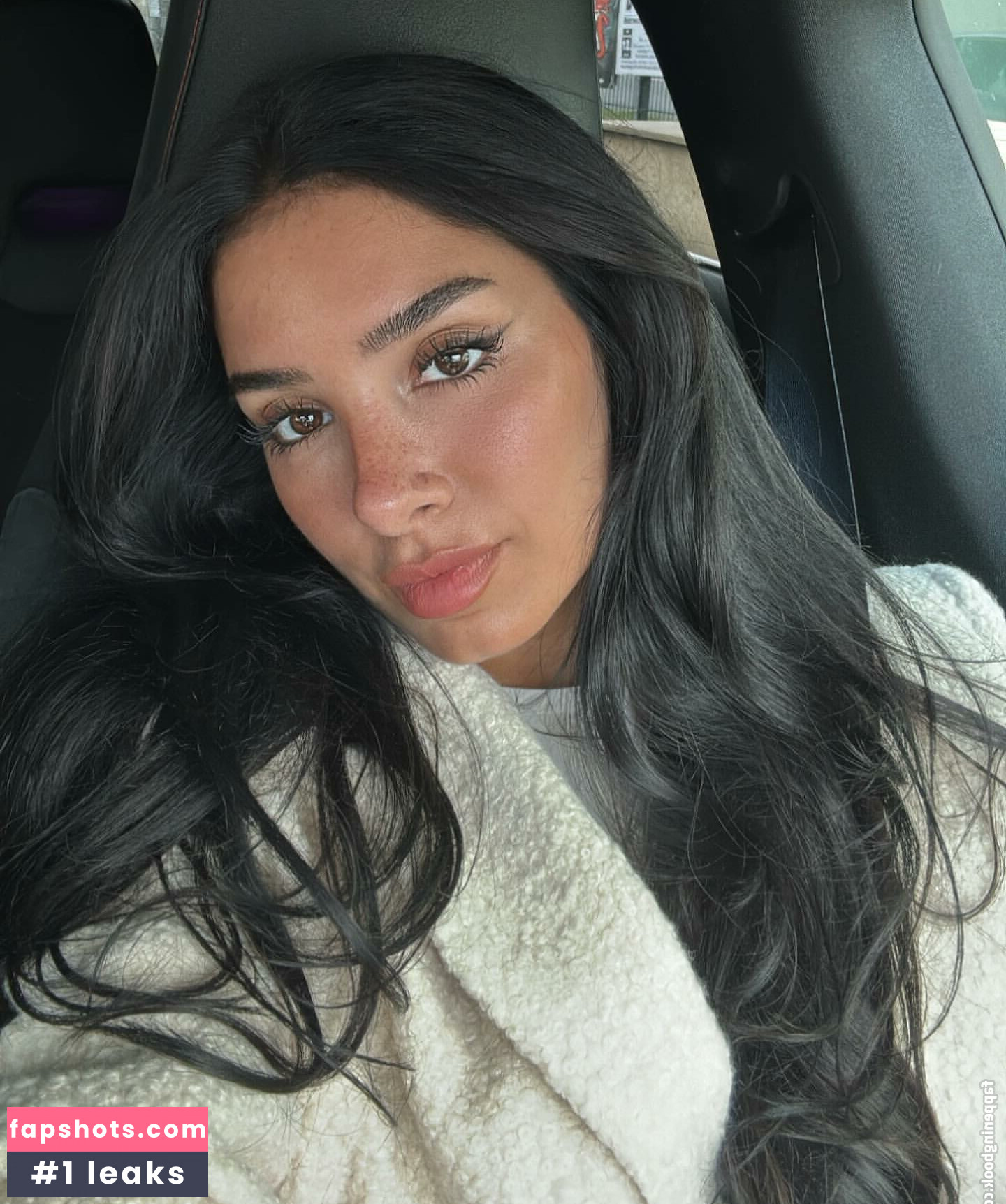 Cemre Felekoglu gallery photo #5