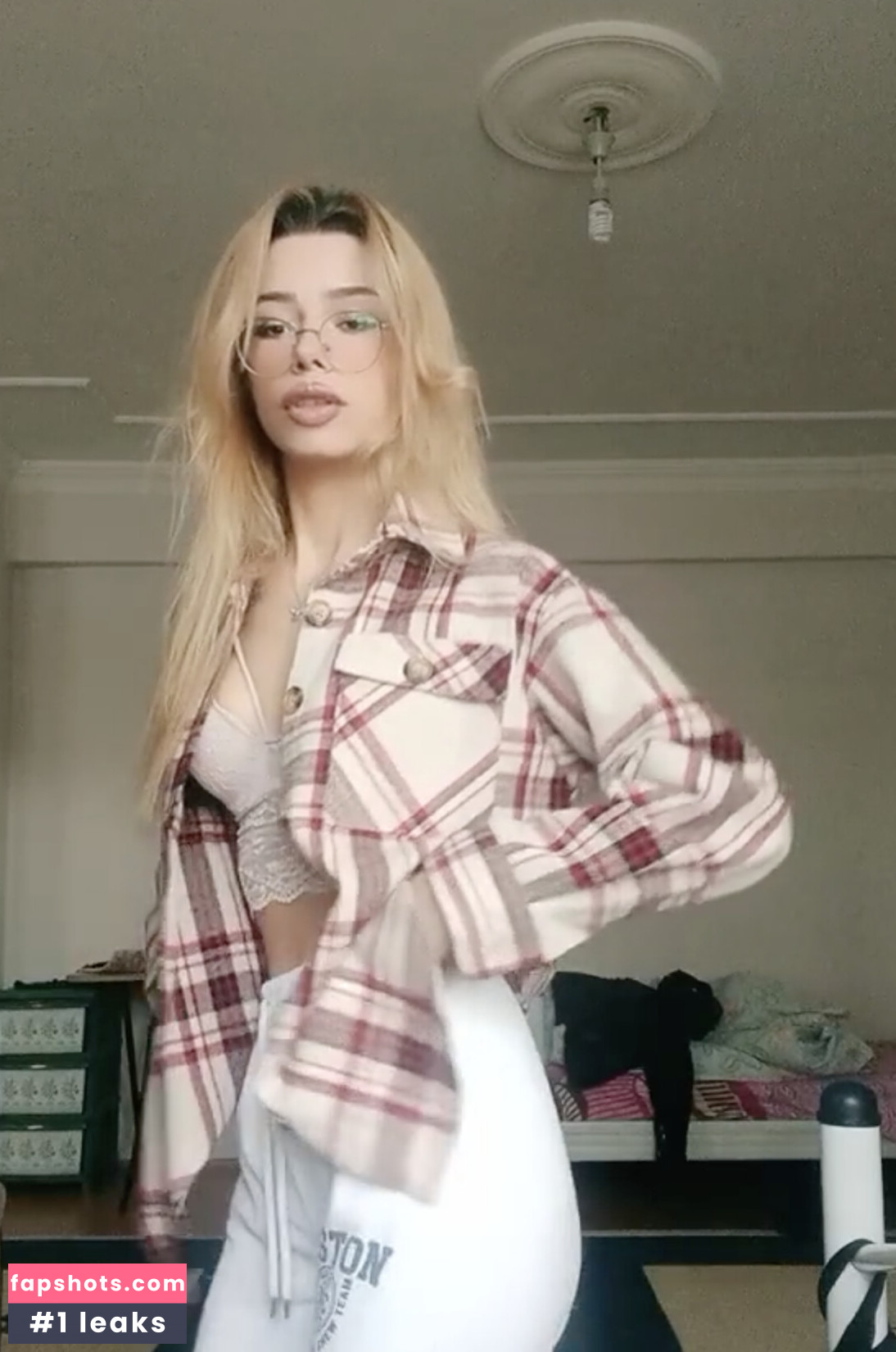 ceyda_690 gallery photo #2