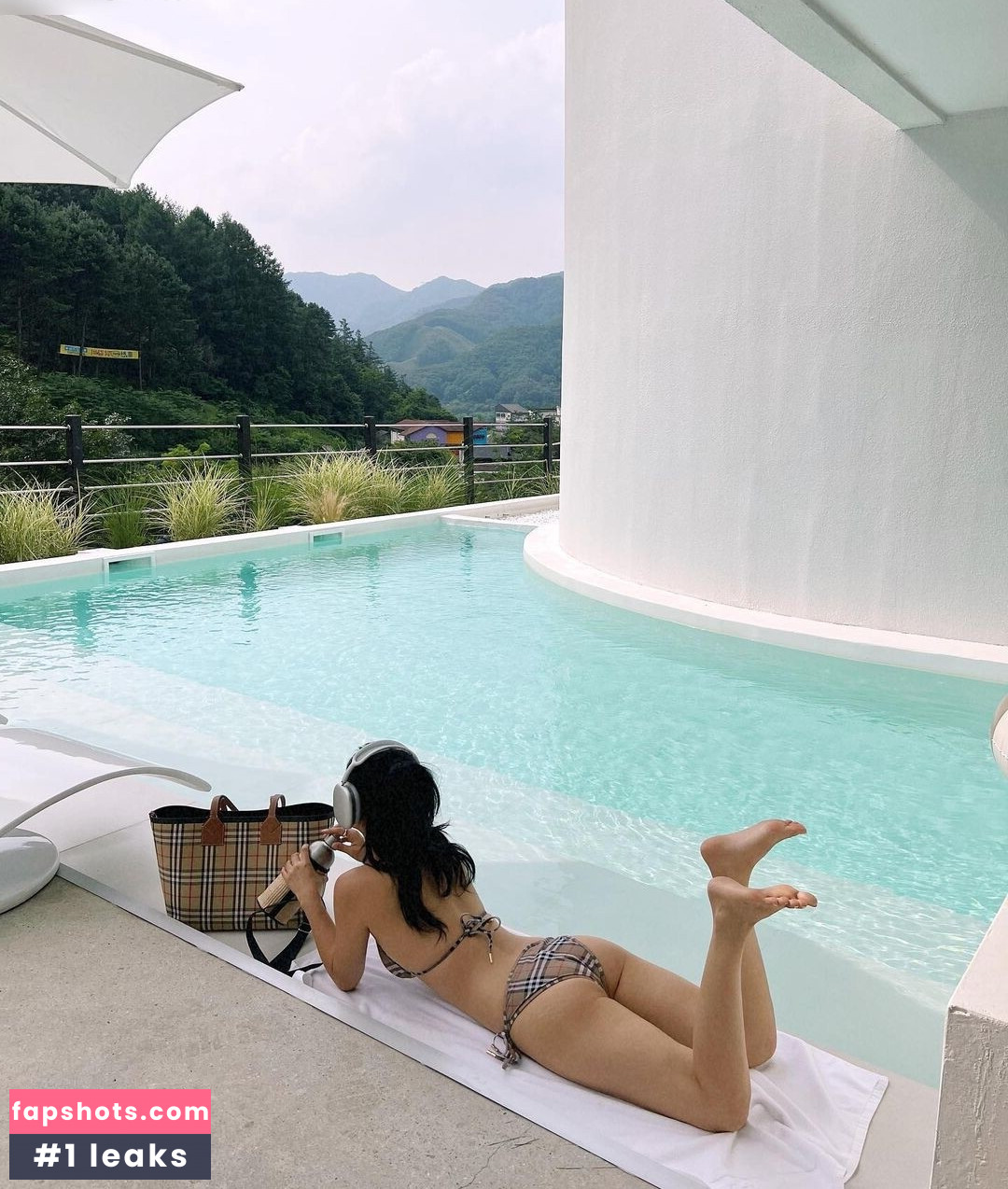 Chailee Son gallery photo #30