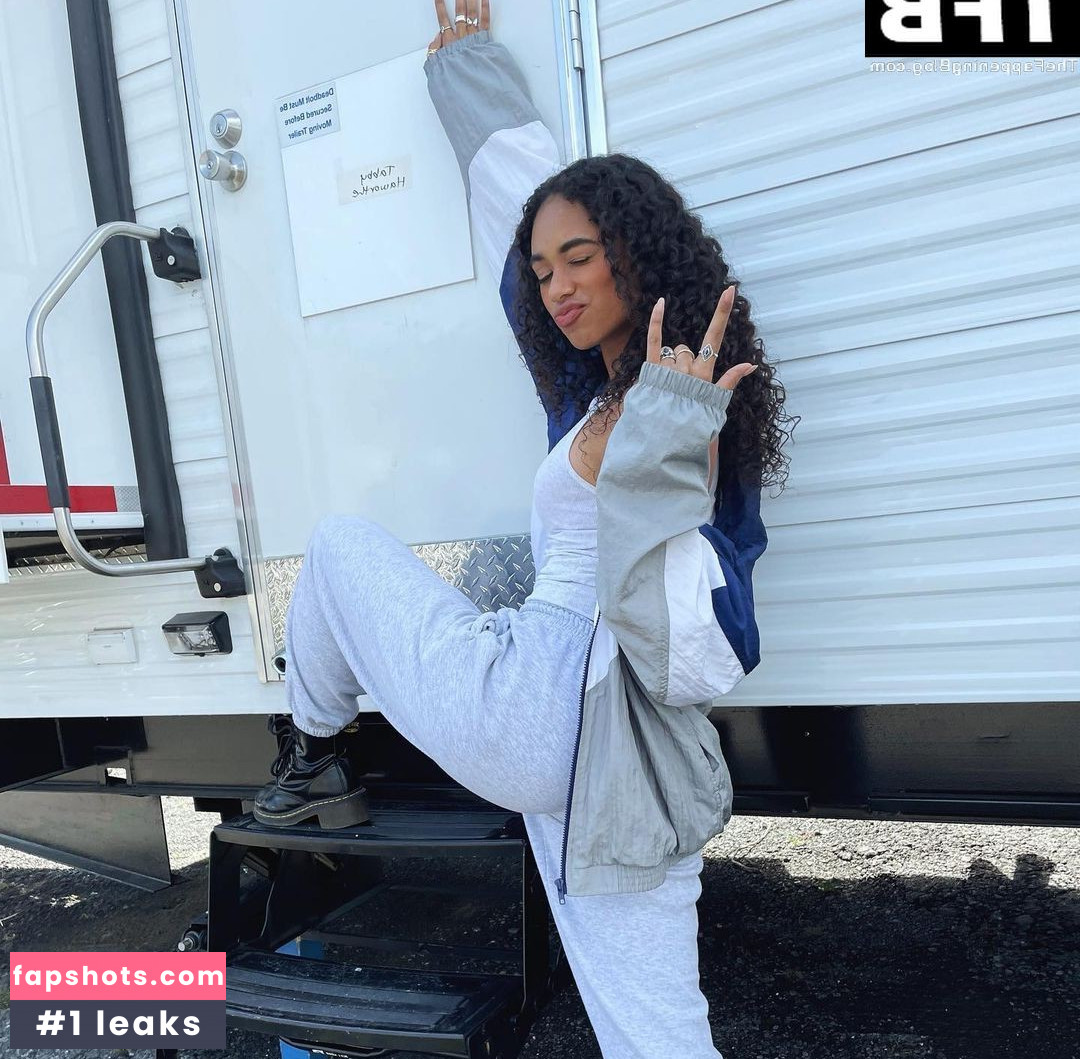 Chandler Kinney Nude Leaks OnlyFans Photos #17 - LeakJerk