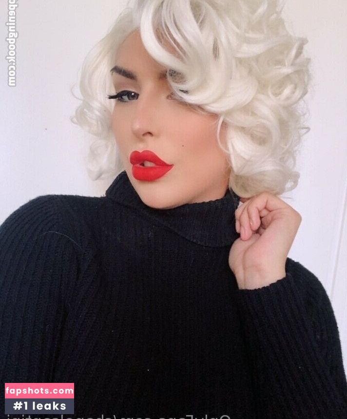 Chanel Santini gallery photo #7