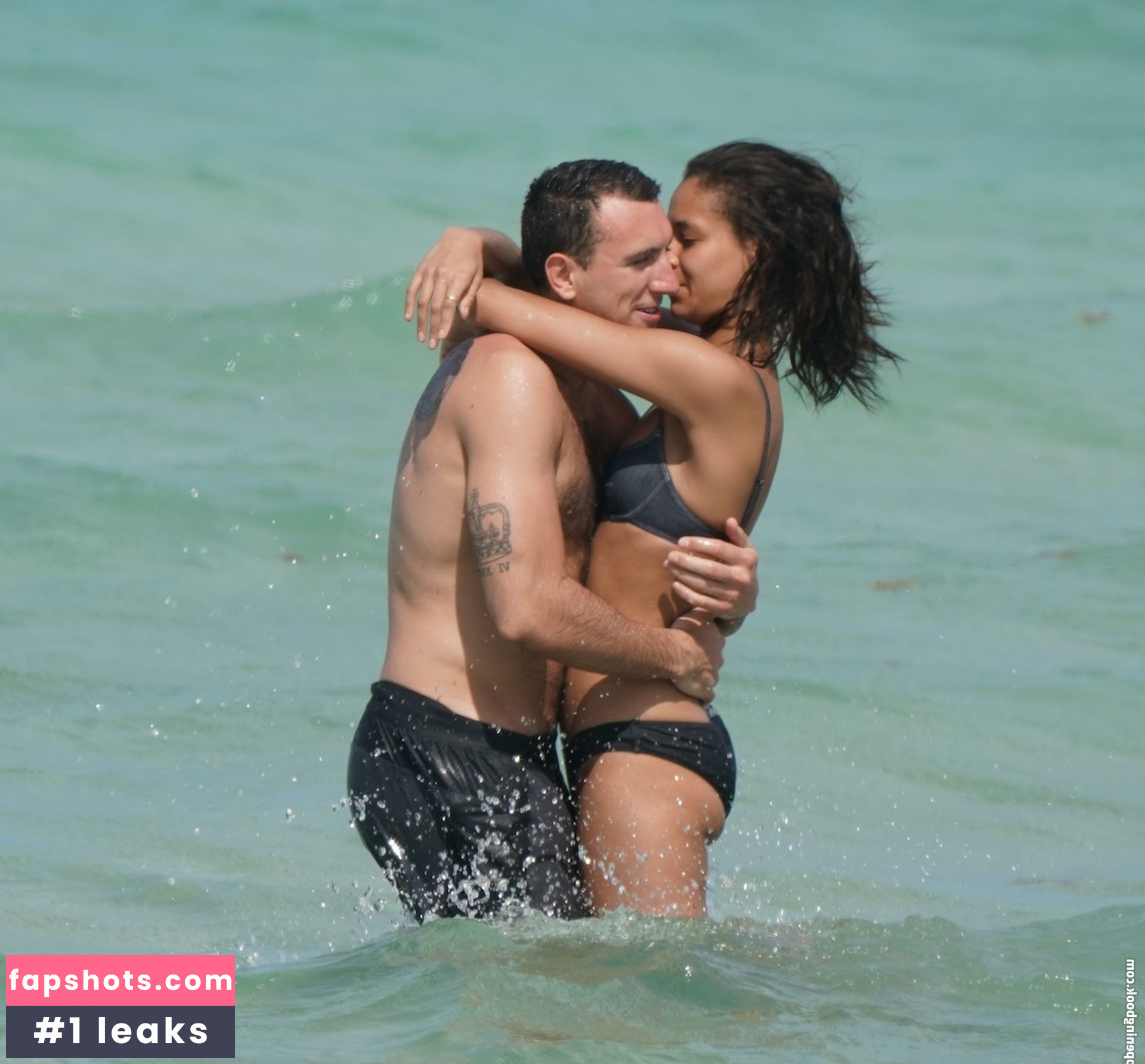 Chantal Monaghan gallery photo #16